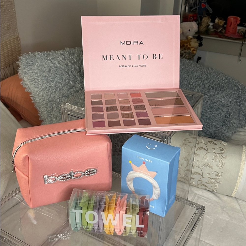 bebe Pink Makeup Bag with Moira 'Meant To Be' Pink Eyeshadow Palette & More NWT - Picture 6 of 11